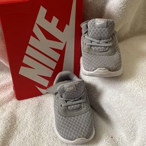 Nike Gender Neutral Toddler Tanjun (TDV) Running Shoes